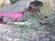 Bhopal Desi prostitute fucks on the side of the road with a truck driver